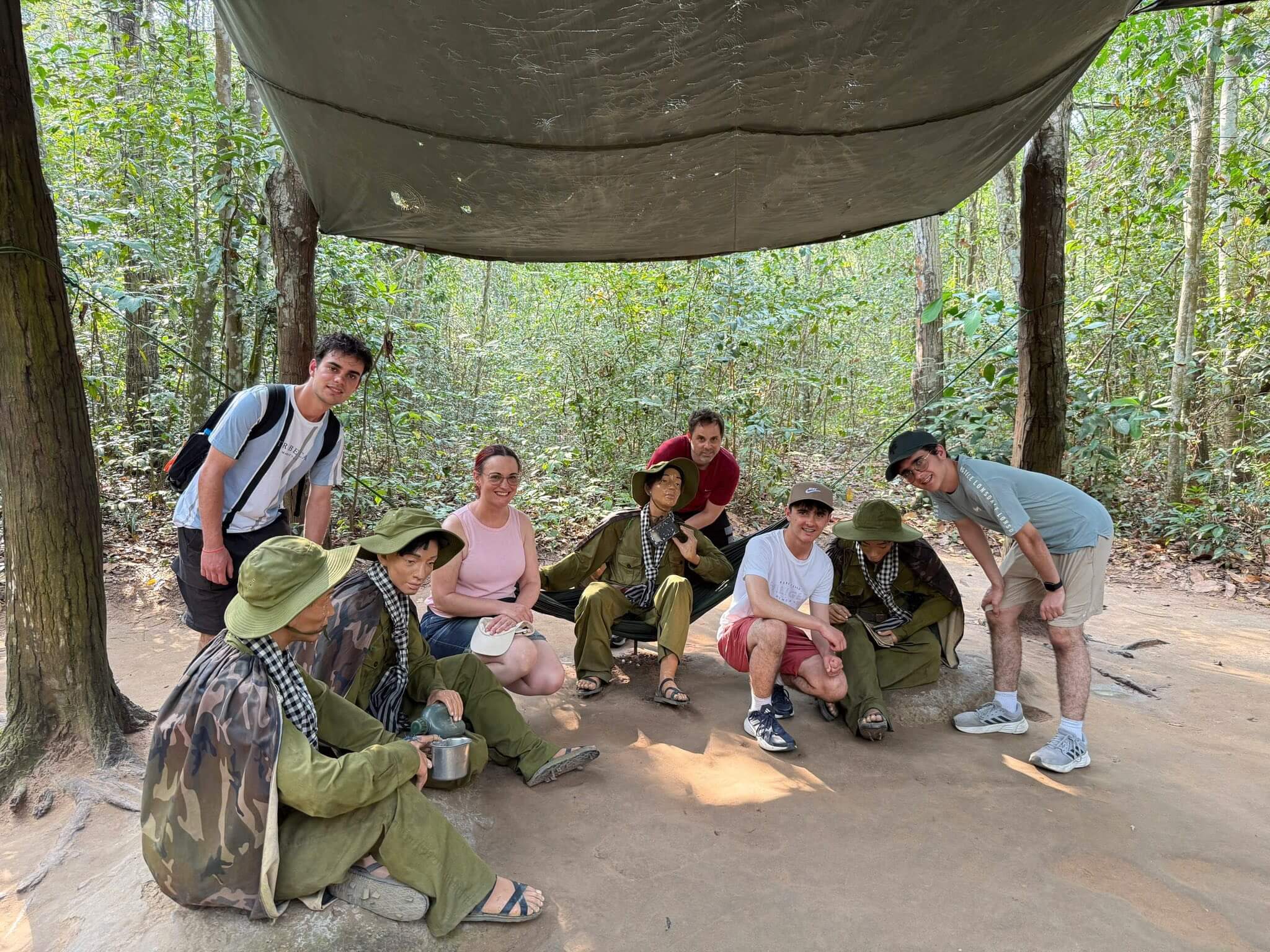 cu-chi-tunnels-ben-duoc-a-budget-friendly-local-bus-adventure-3 (1)