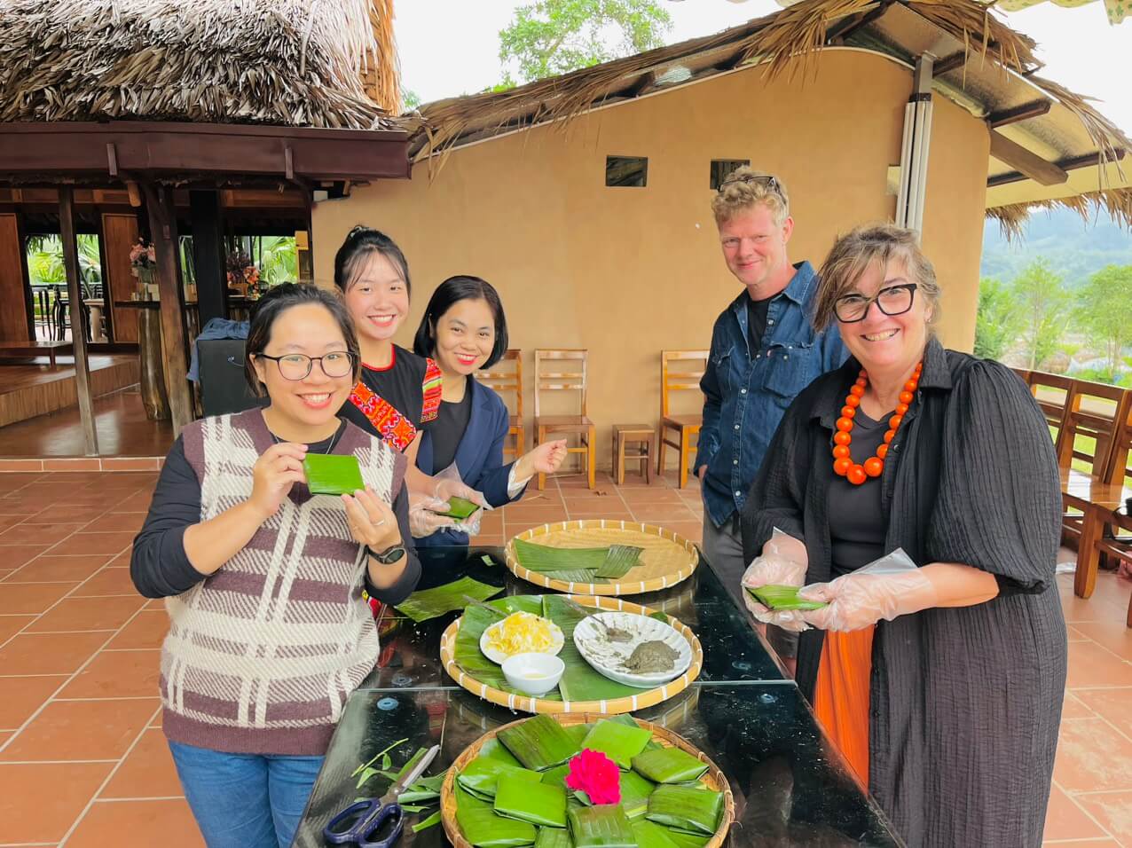 hanoi-to-mai-chau-group-tour-1 (1)